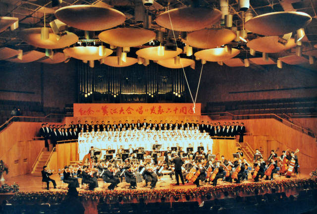 1998年6月13日，星海音乐厅首次公演，《黄河大合唱》在大厅中奏响。图片来源：星海音乐厅  摄影：胥斌