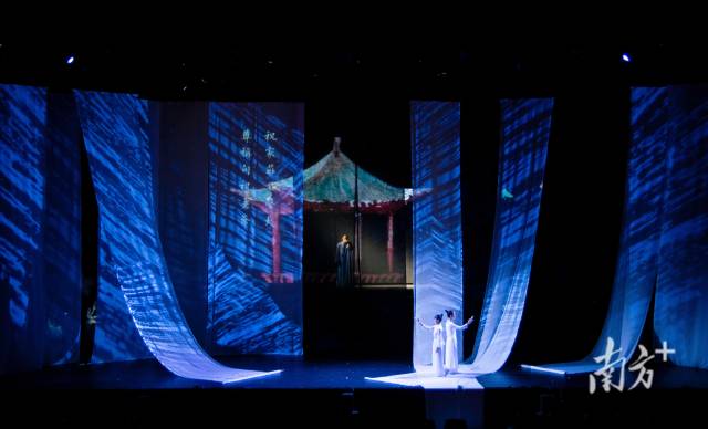 11月7日，澳门霜冰雪话剧团的舞台剧《蝶恋·梁祝》，为珠海艺术节带来一抹先锋色彩。 受访者供图