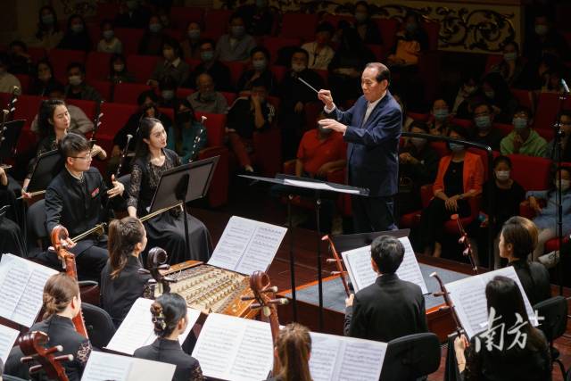 11月8日晚何占豪经典作品音乐会，澳门乐团的乐手与珠海民族管弦乐团“中西合璧”演绎经典民乐作品。 受访者供图