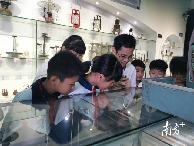 佛山市禅城区知行古灯博物馆学生活动。