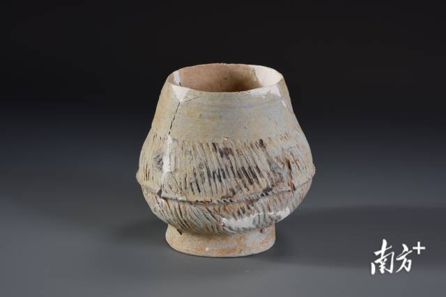 广州从化横岭遗址出土的高温印纹陶器。