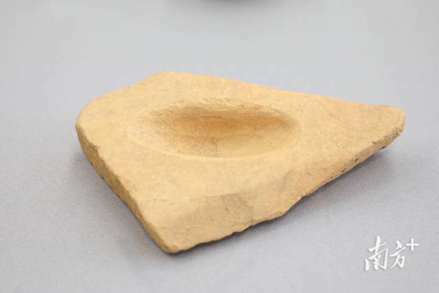 竹园岭遗址出土文物石研磨器（商时期，约公元前1600—前1046年）。