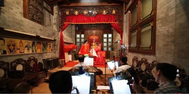 八和会馆内粤剧表演