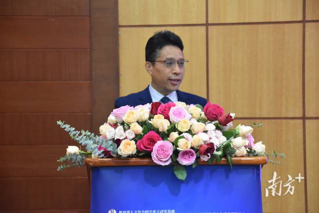 中山大学中国非物质文化遗产研究中心主任宋俊华主持开幕式