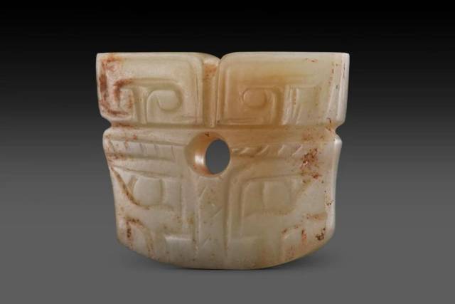 后刘家塔墓地出土玉兽面饰