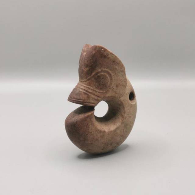 郑家沟遗址一号积石冢出土玉龙